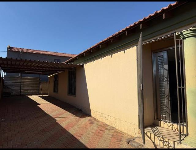 3 BEDROOM HOUSE FOR SALE IN PROTEA GLEN
